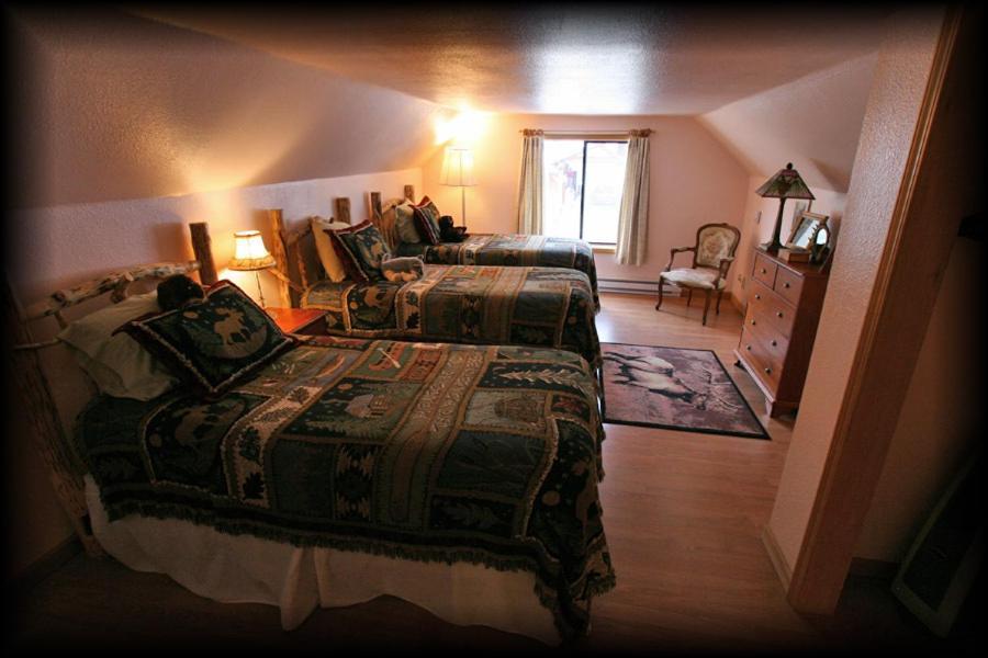 Alpine Motel Of Cooke City Phòng bức ảnh